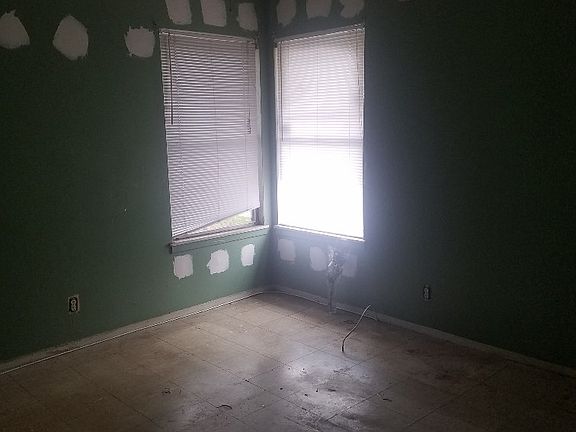 3rd image of 115 Carousel Dr