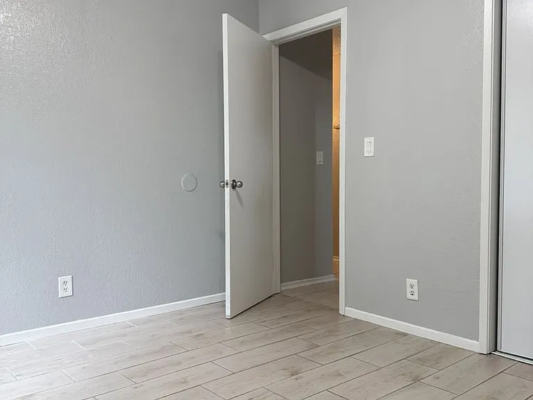 3219 Denver Ave — Photo 16