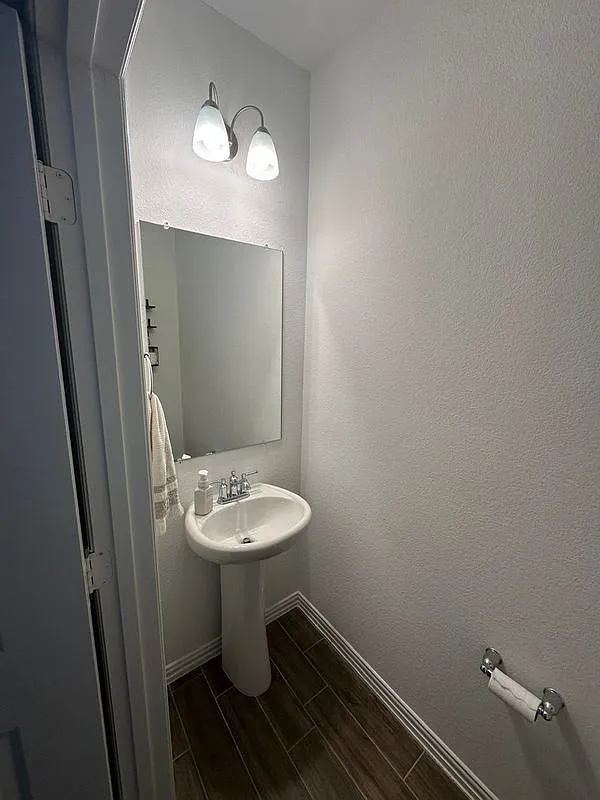 3 bed, 2.5 bath, 1721 sqft, $3,200 — Photo 3