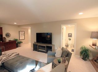 396 Country Club Dr, Battle Creek, MI 49015