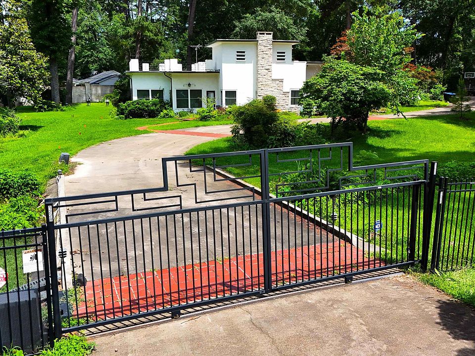 2nd image of 1228 Hillcrest Dr
