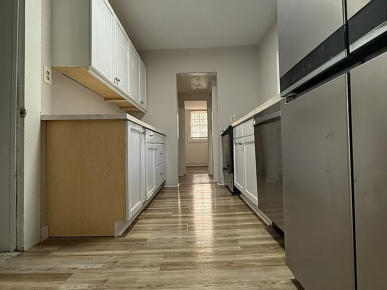 231 N Cotton St — Photo 8