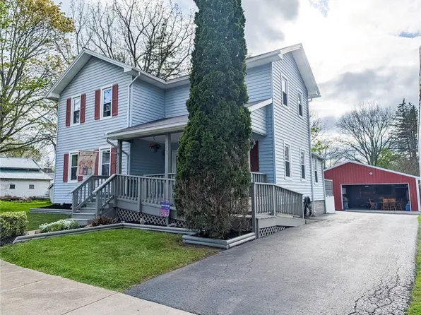 30 Clinton St, Bergen, NY 14416