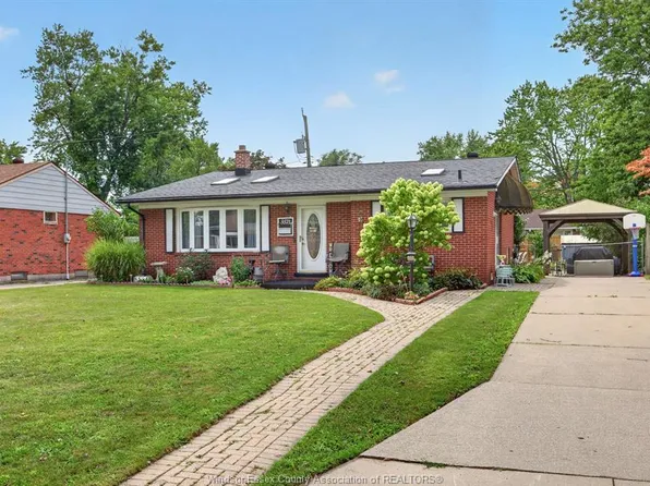 3571 Roxborough Blvd, Windsor, ON N9E 3A3