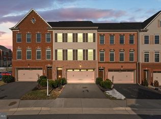 42626 Offenham Ter, Chantilly, VA 20152