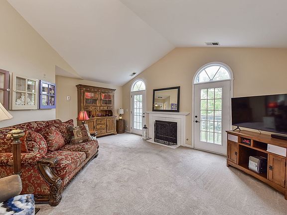 3rd image of 909 Prospect Ct #909