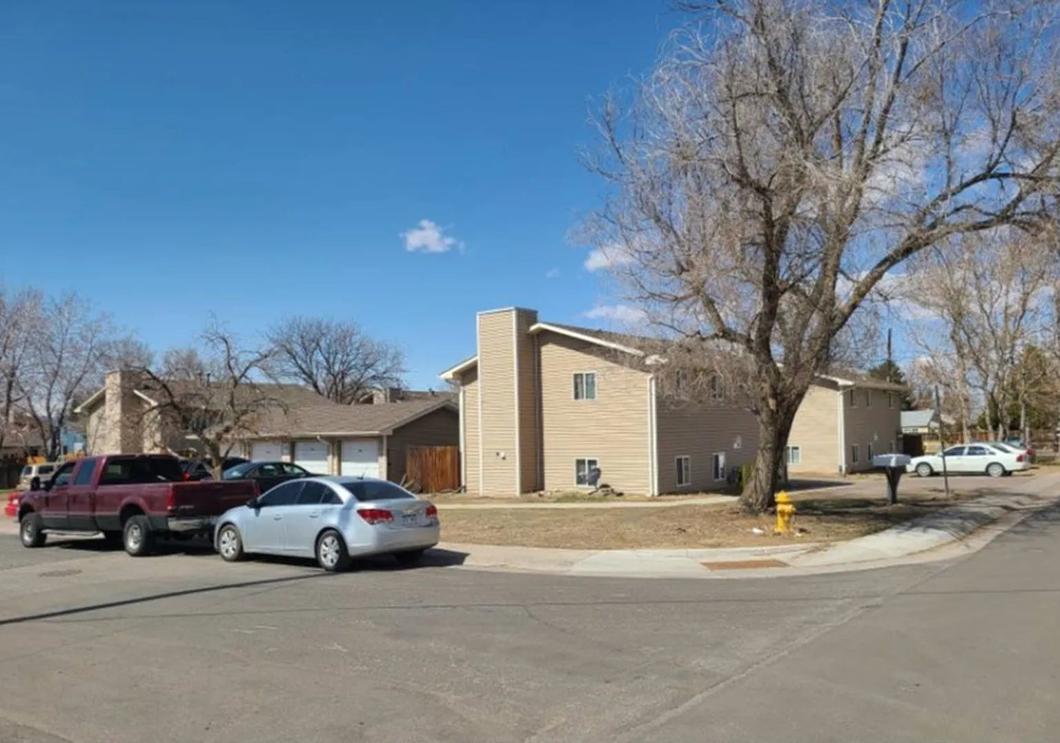 Holly Gardens Apartments — Photo 2