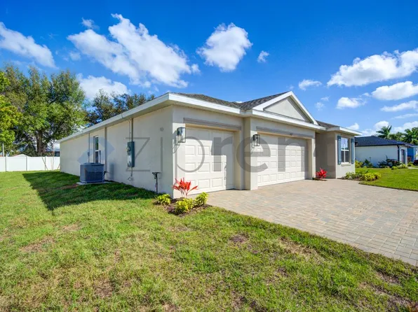 707 NW 2nd Ln, Cape Coral, FL 33993