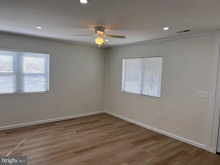 1325 Fuselage Ave — Photo 3