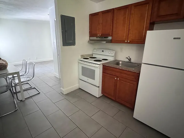 914 3rd St #2 — Photo 9