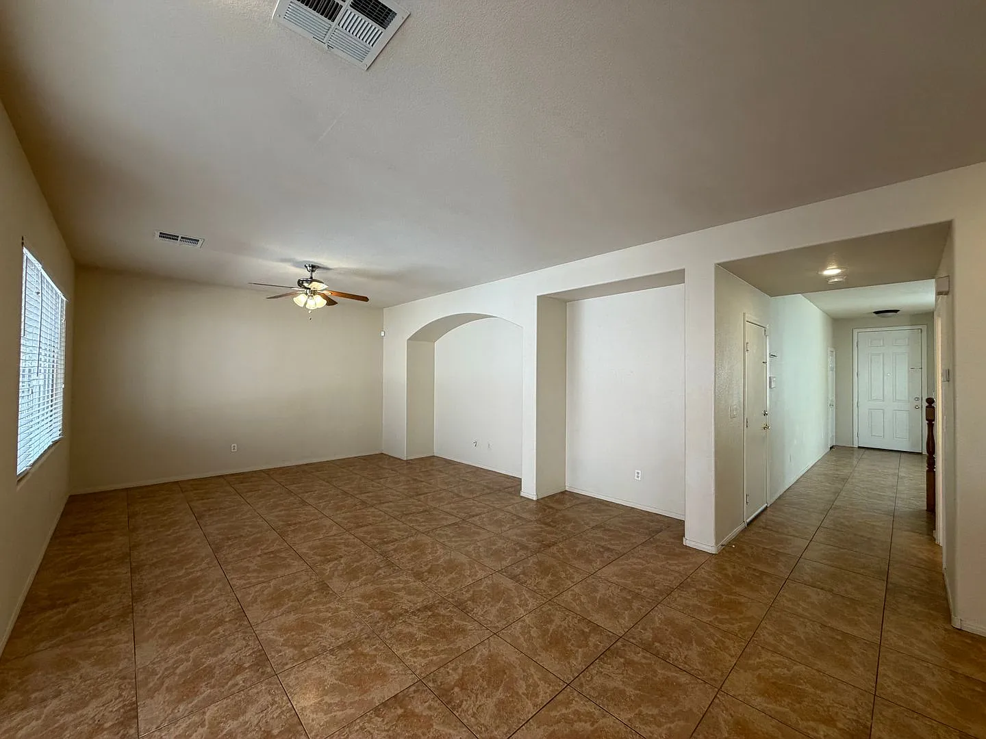 4 bedroom in North Summerlin — Photo 2