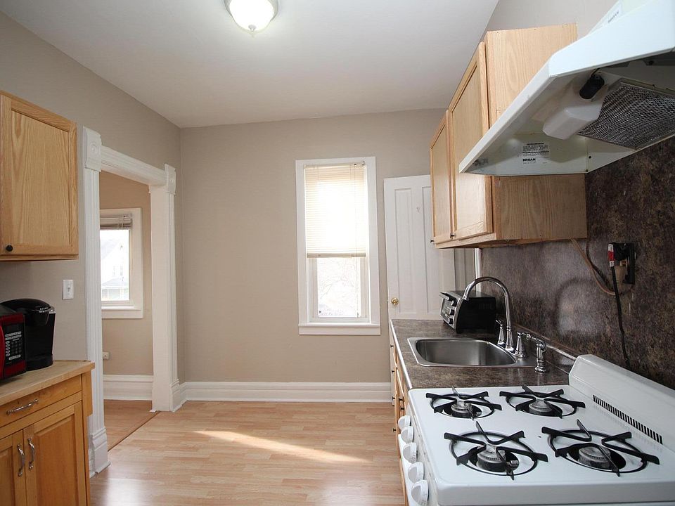 Big, clean, bright kitchen with lovely remodeled counters and cabinets!