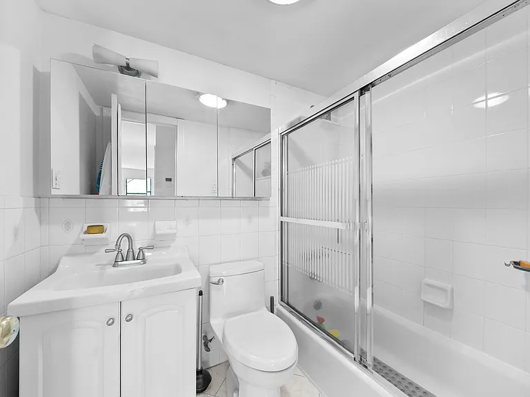 424 W 49th St #4A — Photo 10