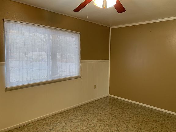 4th image of 300 Theresa Ln
