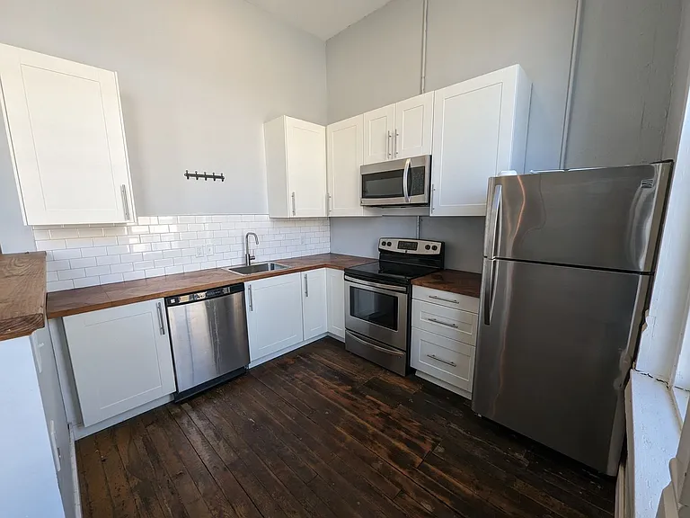 286 E Main St #B — Photo 2