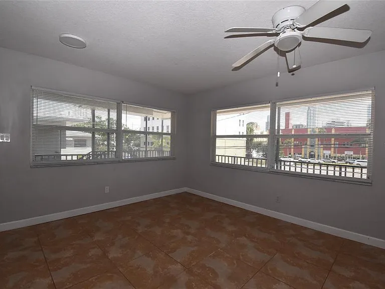 220 6th Ave N #11 — Photo 12