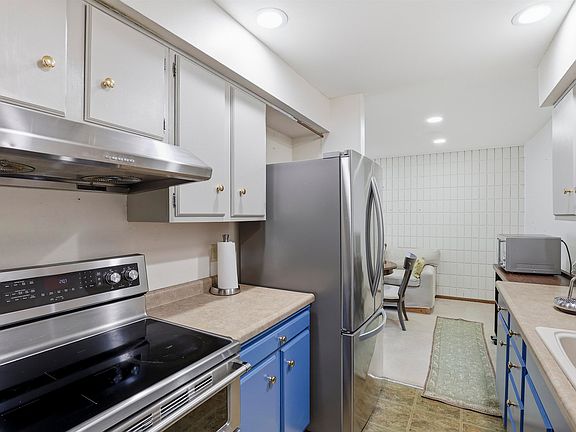 2nd image of 1699 Alcan Dr APT 212