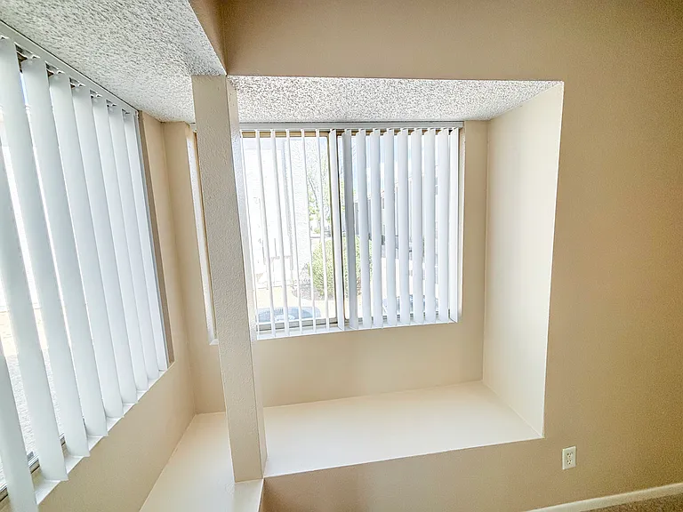 1 bedroom - 1 bathroom apartment:
-window seat in bedroom