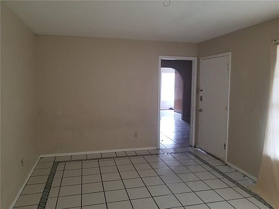 2nd image of 525 Ohio Ave