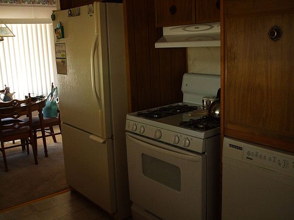 Kitchen with all appliances