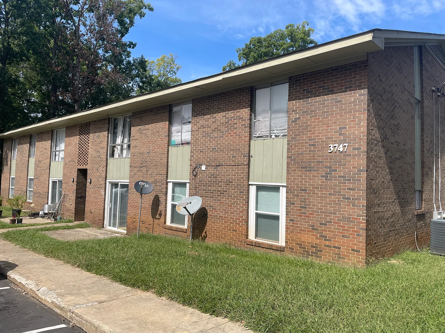 Oakwood Apartments — Photo 2