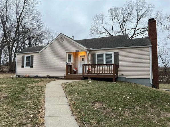 1328 NE Marvin Ct, Kansas City, MO 64118