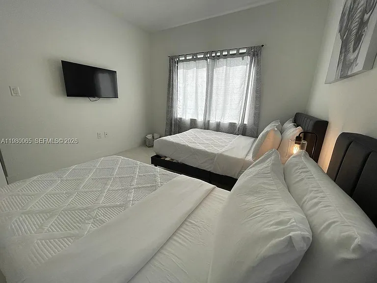 302 NW 11th Ct — Photo 30