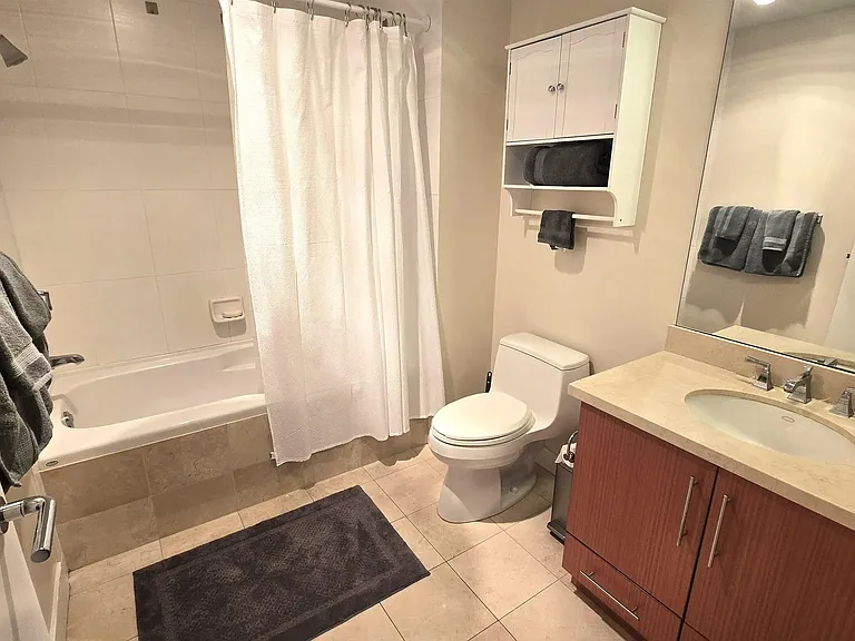 325 7th Ave #1301 — Photo 25