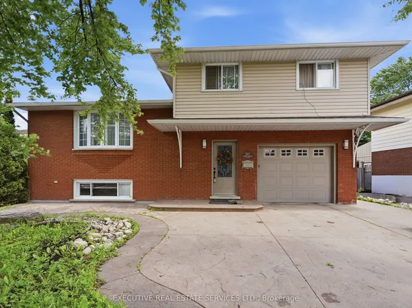 207 Christopher Dr, Cambridge, ON N1R 4S6