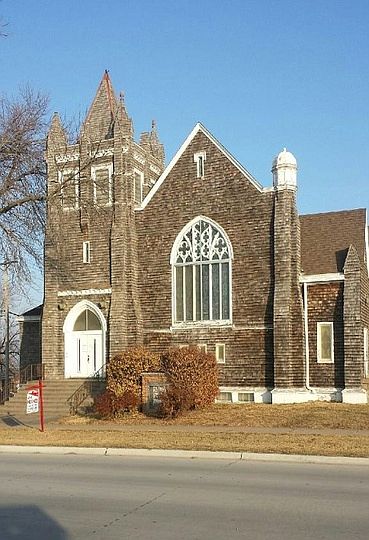 1st image of 909 Illinois St