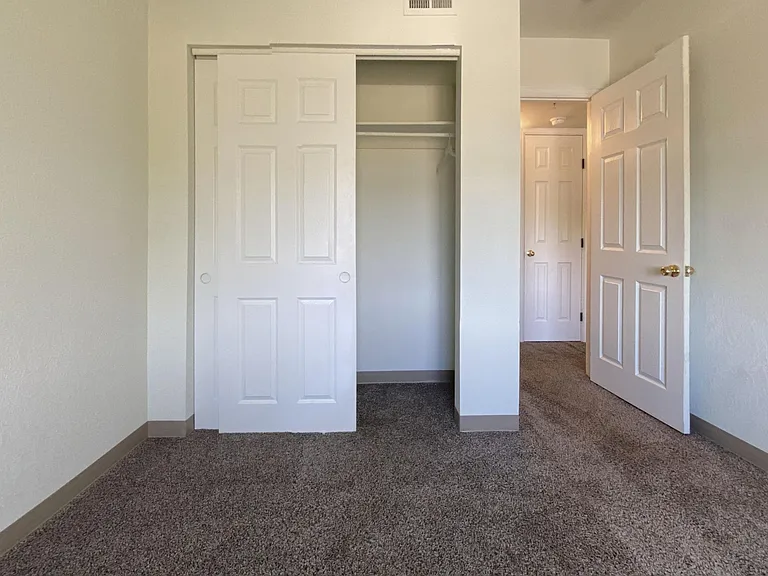 201 Ten Mile Dr — Photo 7
