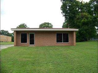 137 E Beech St, Cochran, GA 31014