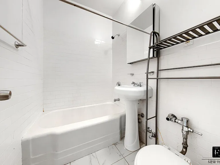 330 E 83rd St #5B — Photo 4