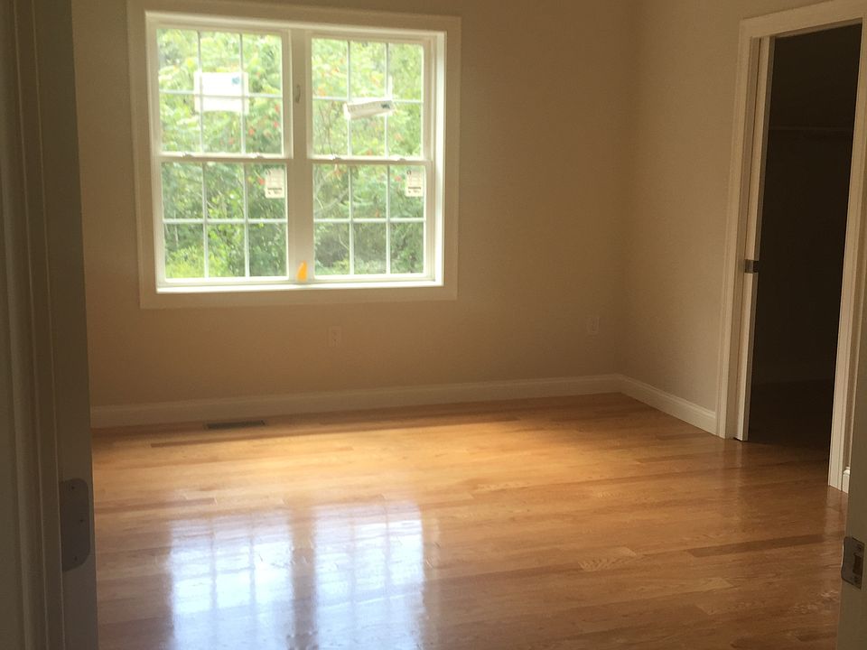 2nd image of 24 Valley St