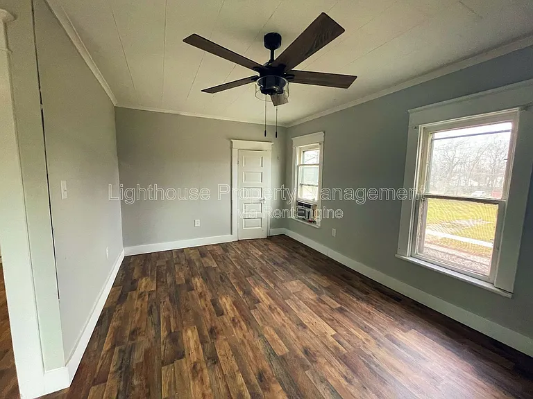618 Superior St #2 — Photo 13