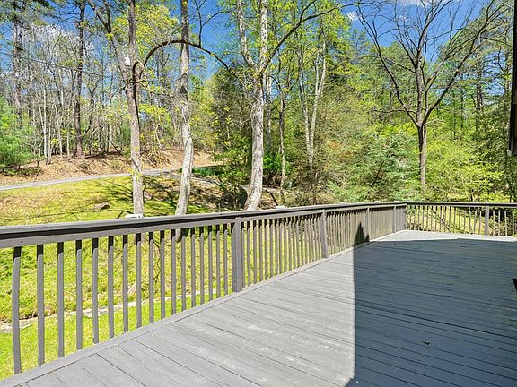 4th image of 375 Indigo Dr