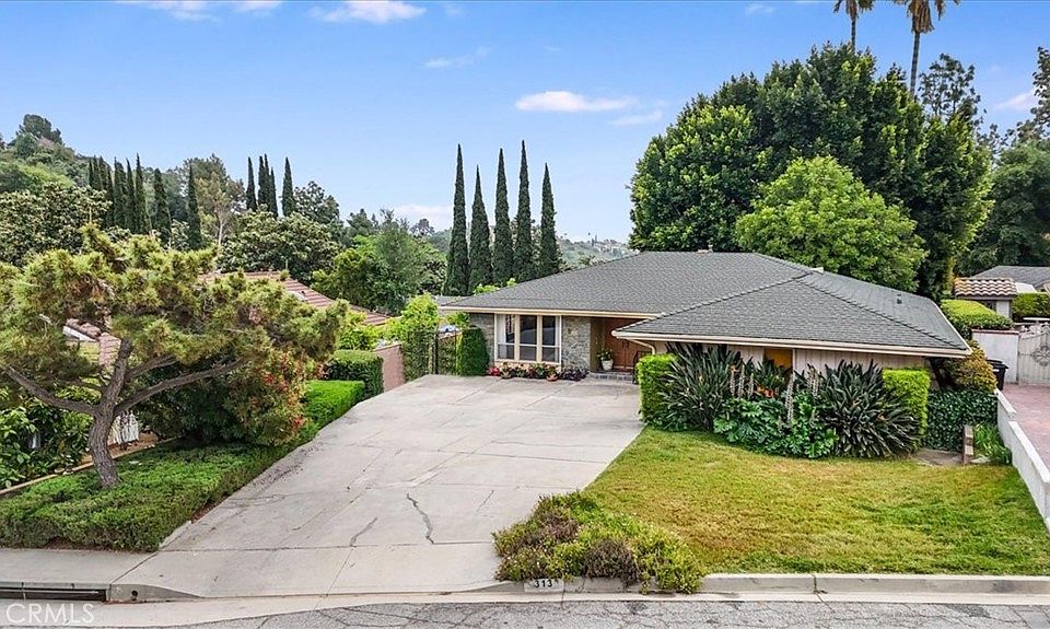 1st image of 313 Los Alisos St