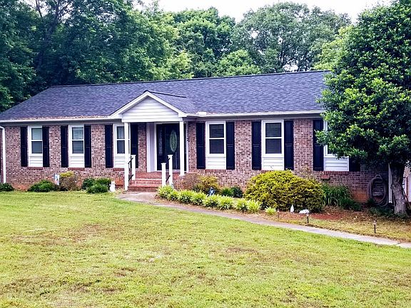 2nd image of 112 Cambridge Cir