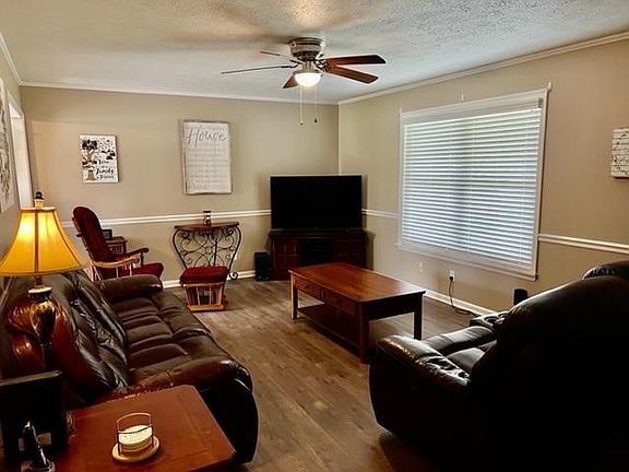 3rd image of 200 Lynn Leigh Ln