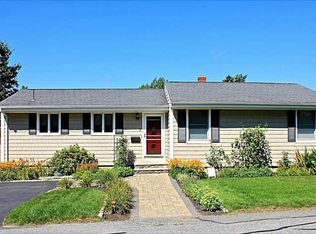 2 Sherwood Rd, Middletown, RI 02842