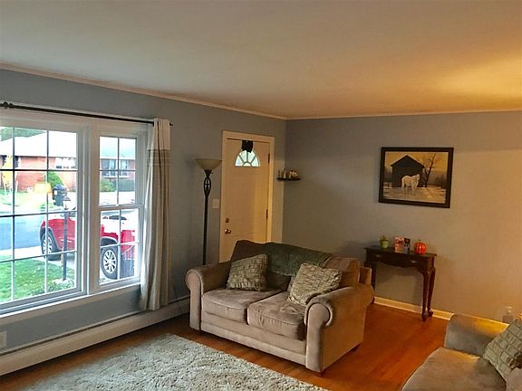 4th image of 19 Iris Ln