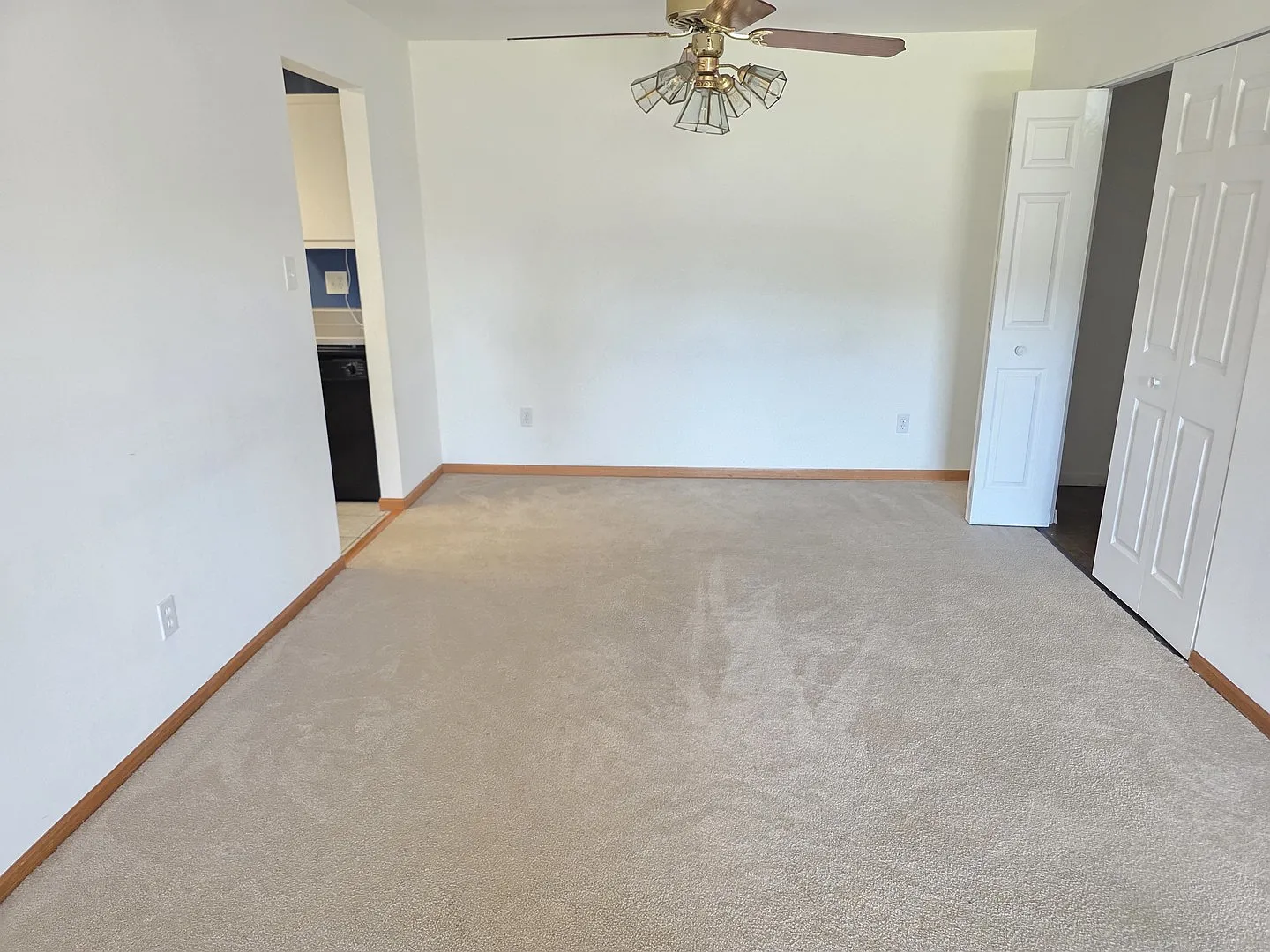 2 bed, 1200 sqft, $2,200 — Photo 3