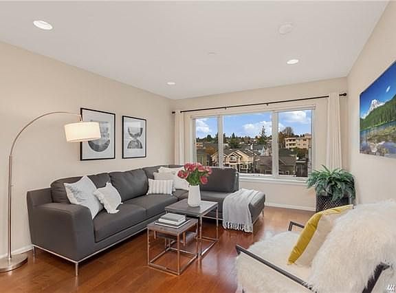 Spacious living room