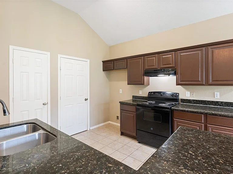 9104 N Green River Dr #A — Photo 14