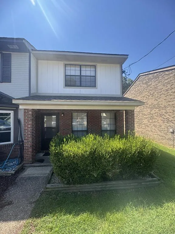216 Edith Way — Photo 1