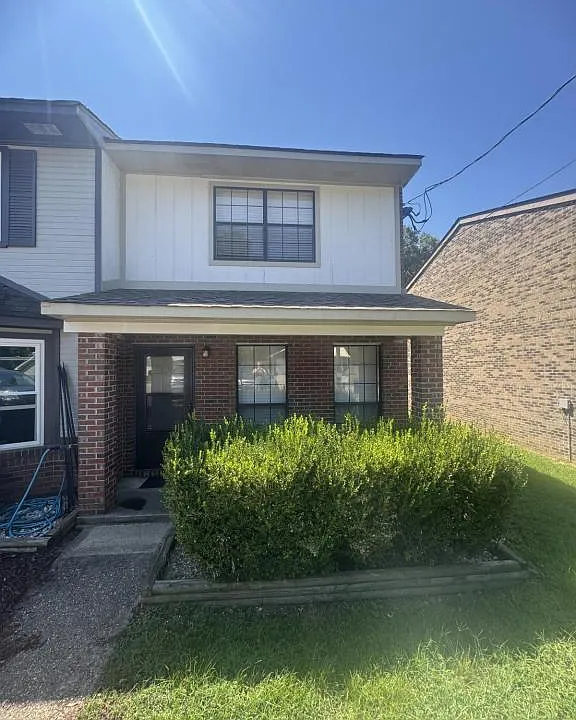 216 Edith Way