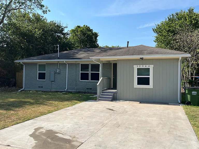 12904 Mitchell Dr — Photo 3