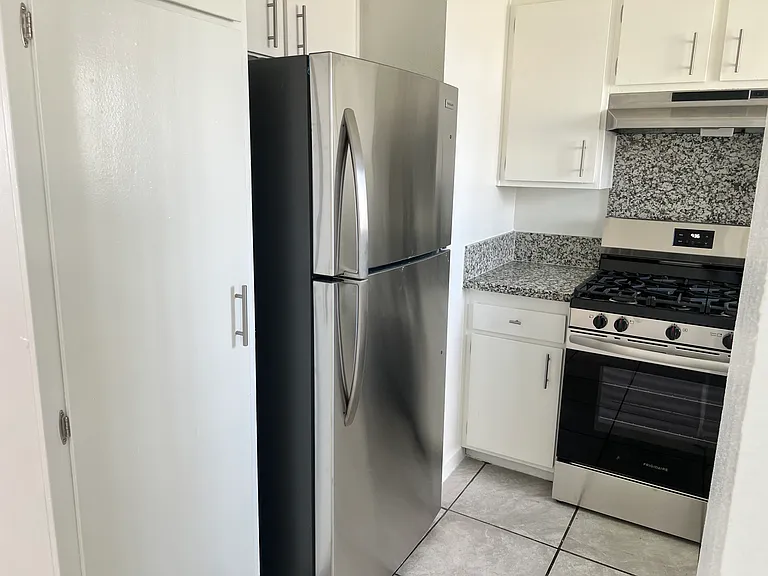 Knotty Apartments — Photo 10