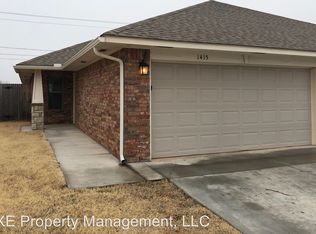 1415 Macalpine St, Moore, OK 73160