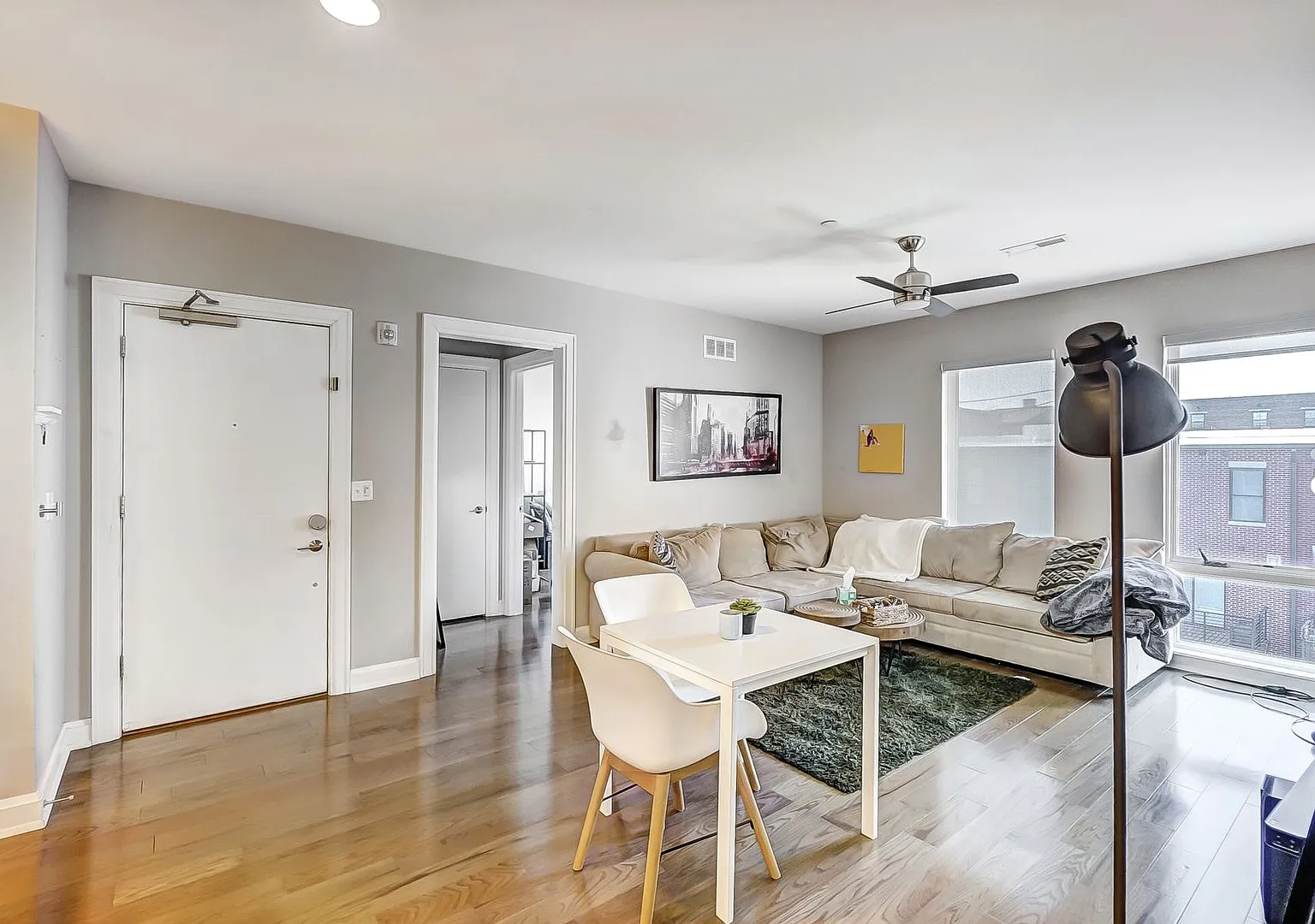 2 Beds 1 Bath Apartment — Photo 4